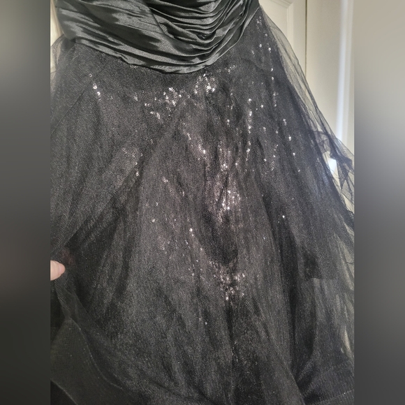 SHERRI HILL Formal Prom/Homecoming or other special occasion Black Gown - Picture 10 of 12